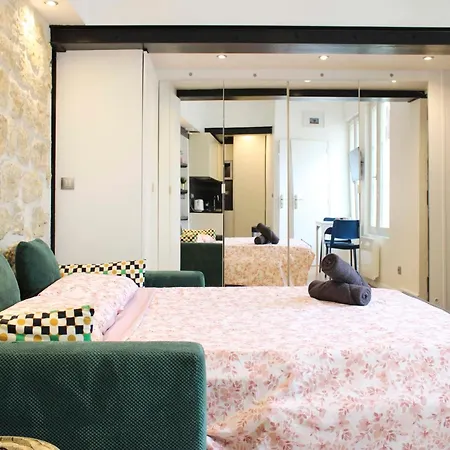 Apartment Charming In The 17th Ideal For 2 Paris