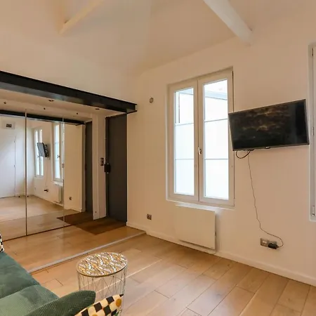 Apartment Charming In The 17th Ideal For 2 Paris